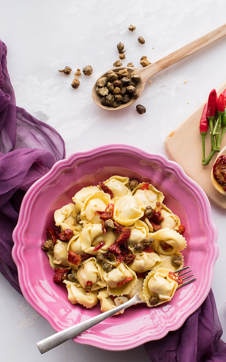TOMATO AND MOZZARELLA TORTELLINI WITH HOT PEPPER, DRY TOMATOES AND FRIED CAPERS Rana
