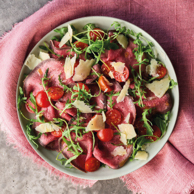 ROAST BEEF CON RUCOLA, PARMIGIANO REGGIANO E POMODORINI