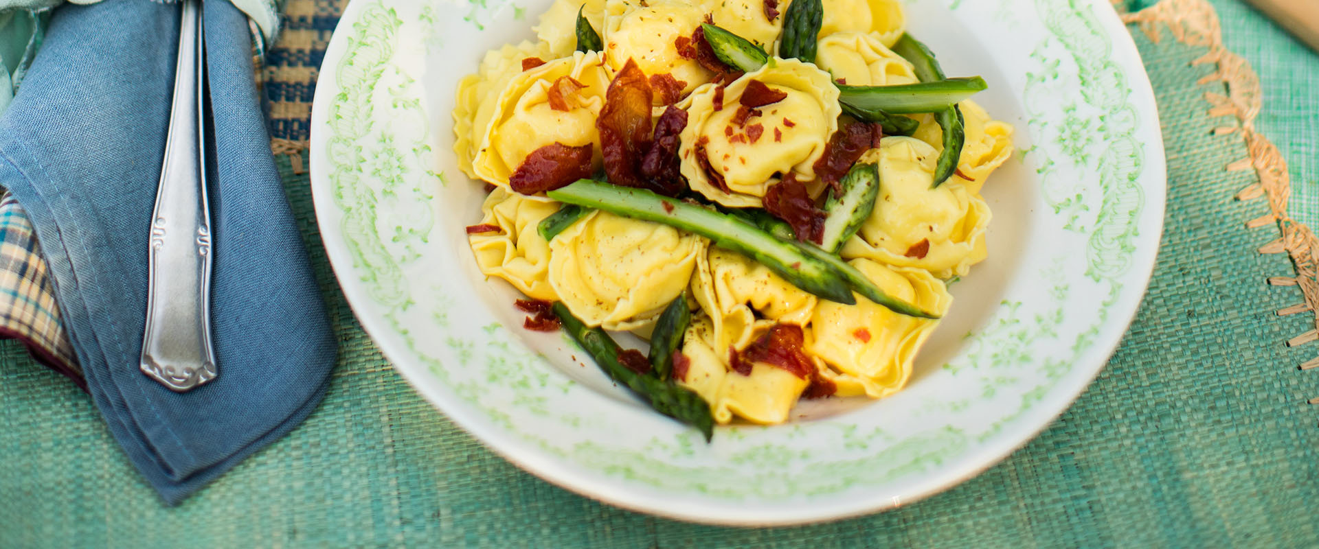 Tortellini Prosciutto crudo con asparagi e speck croccante - Giovanni Rana