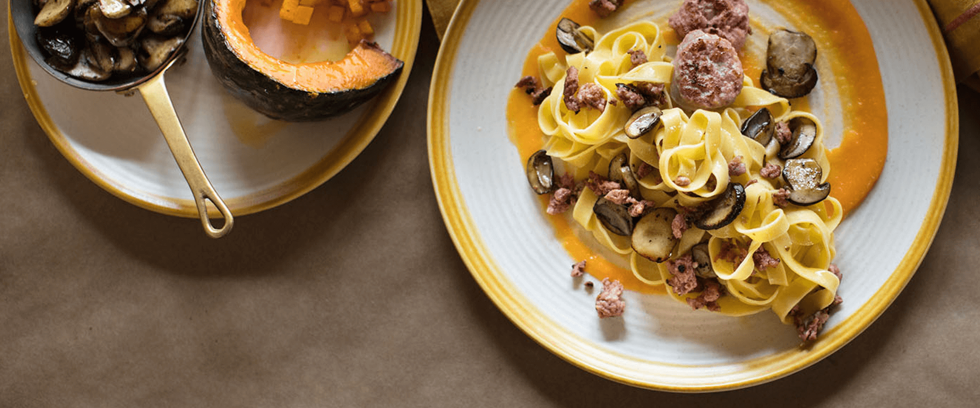 CA_FETTUCCINE-WITH-PUMPKIN-SAUCE-PORCINI-MUSHROOMS-AND-SAUSAGE_1920x800.png