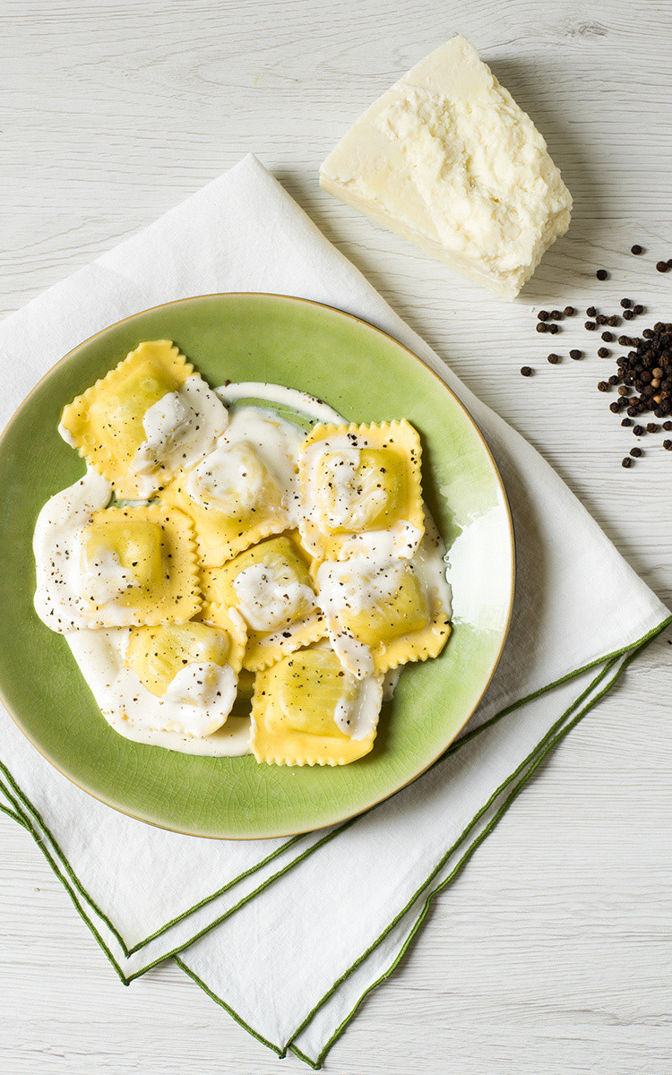 Verrines from baked pepper with gorgonzola and pesto in transparent buffet  shape cup on black rectangular dessert plate Stock Photo by ©Vit57r  507814684