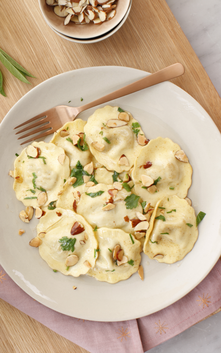 PUMPKIN & ROASTED ONION RAVIOLI WITH TOASTED ALMONDS - Rana