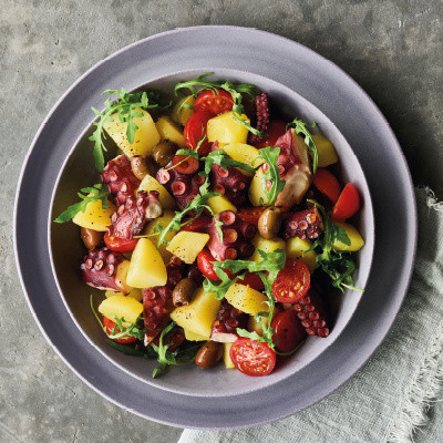 POLPO E PATATE CON POMODORINI E OLIVE
