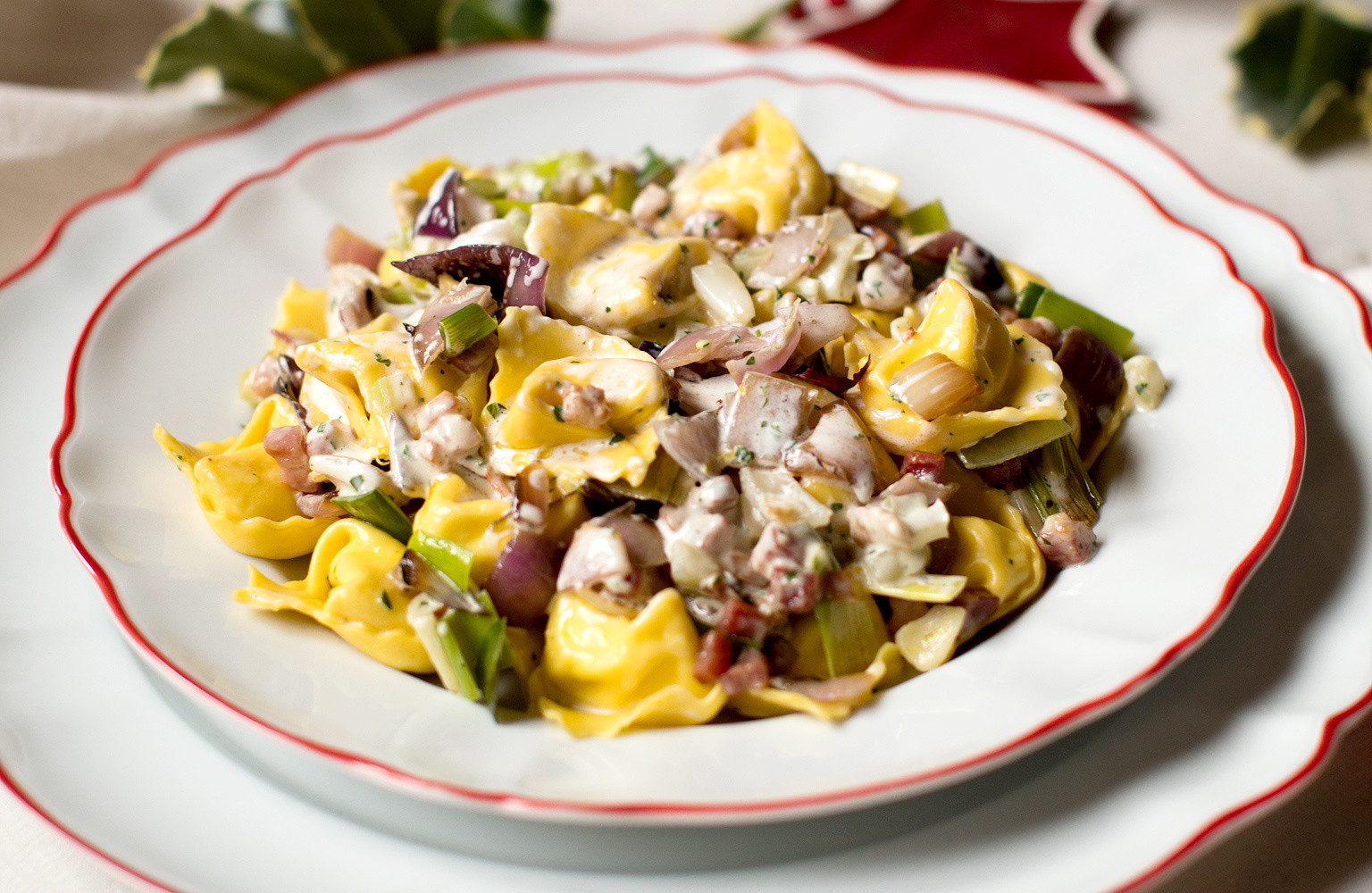 Mushroom and Ricotta Tortelloni with cream and vegetables recipe La