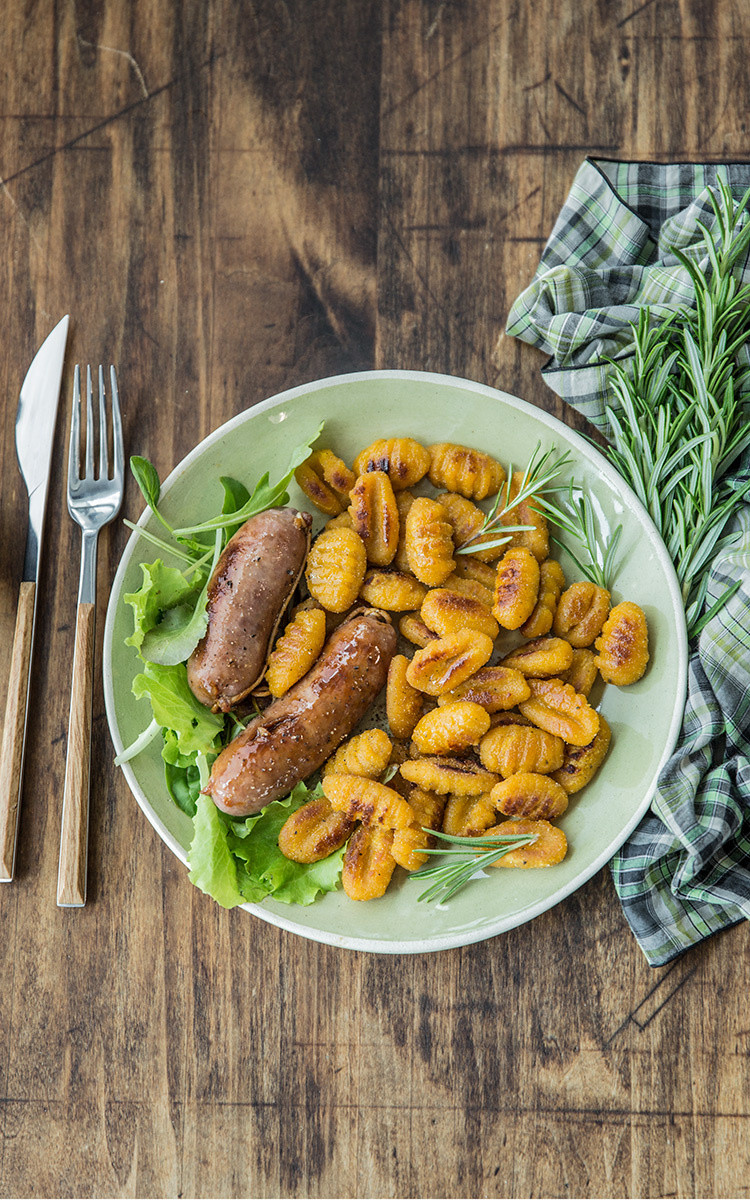 Salsiccia Mit Pfannen Gnocchi Kurbis Und Gartensalat Giovanni Rana