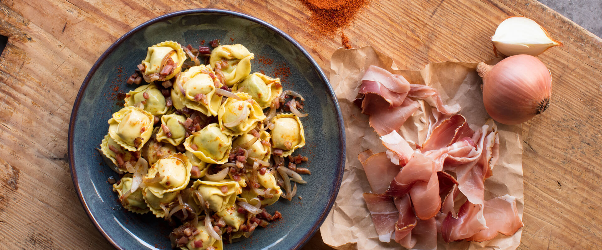 TORTELLONI STEINPILZE mit Zwiebeln, Speck, Whisky und geräuchertem ...