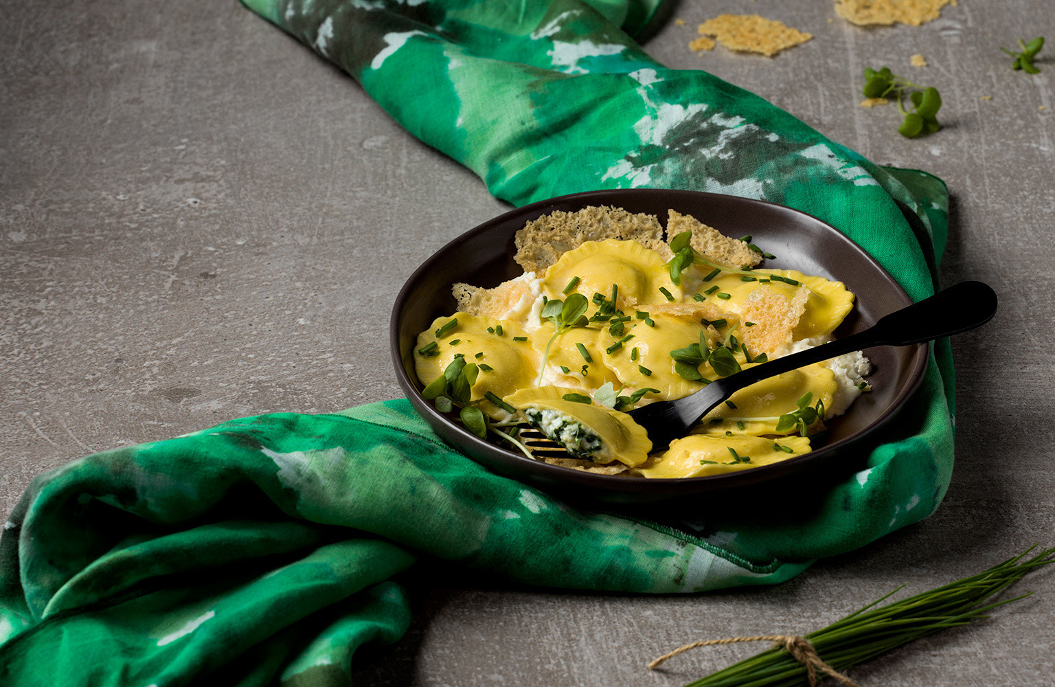 Mascarpone Spinach Ravioli with Parmigiano mousse, Parmigiano crisps and  chives - Food Service Giovanni Rana