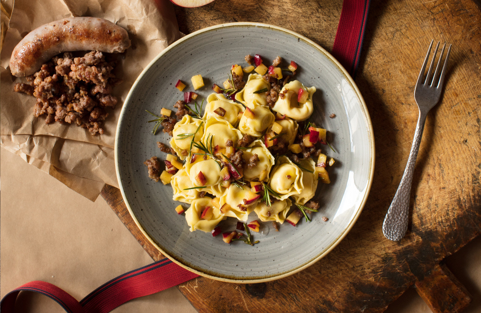 Tortellini Ricotta e Spinaci com maçã e salsicha fresca - Giovanni Rana