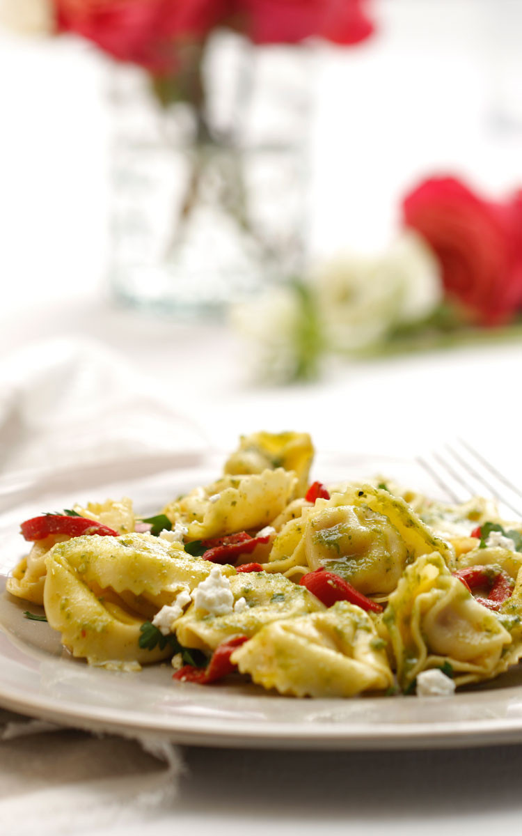 Tortellini Ricotta &amp; Spinaci WITH PEPPERS, PESTO, &amp; GOAT CHEESE ...
