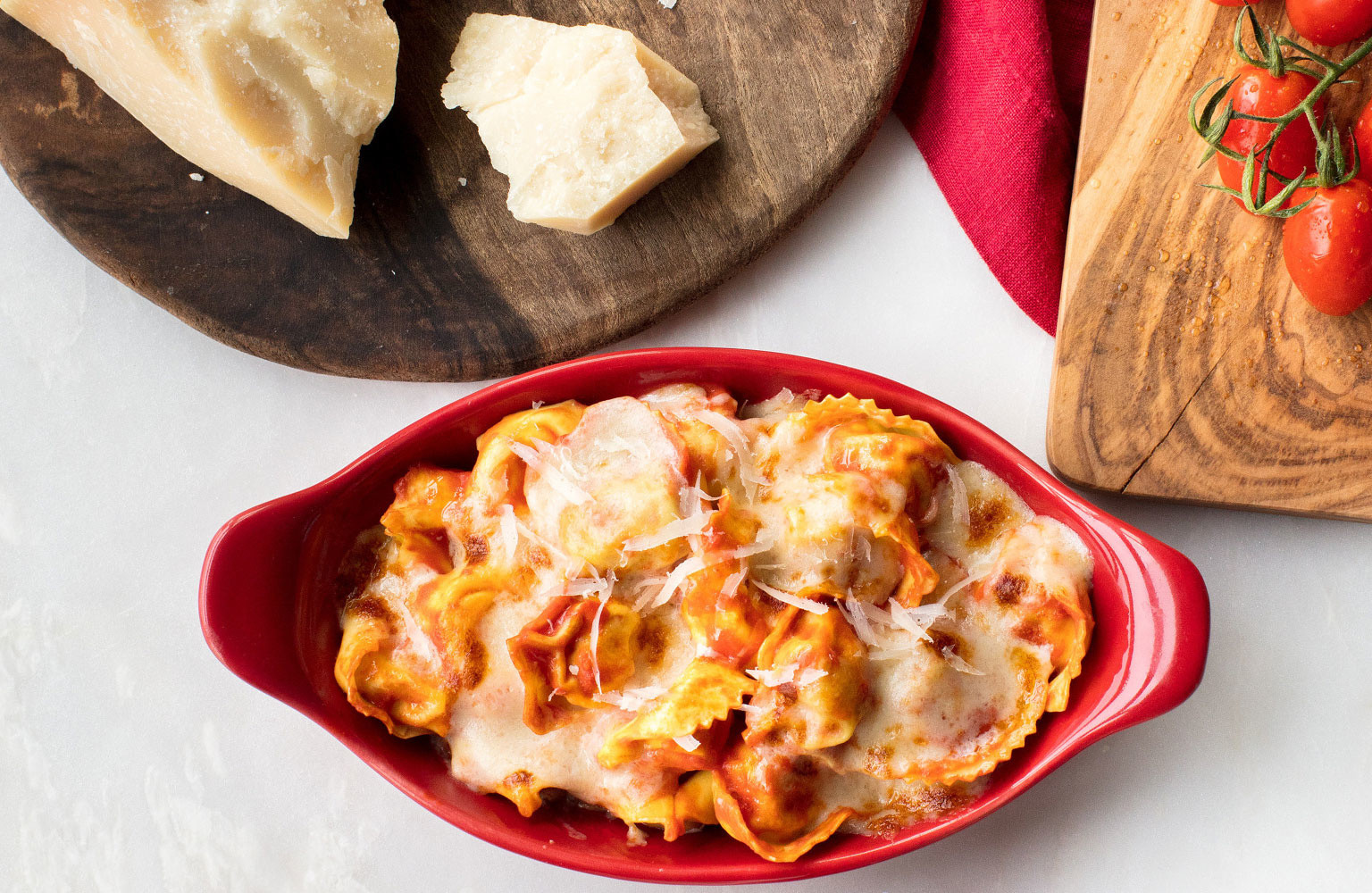 GRATIN DE TORTELLONI RICOTTA &amp; EPINARDS À LA SAUCE TOMATE ET À LA ...