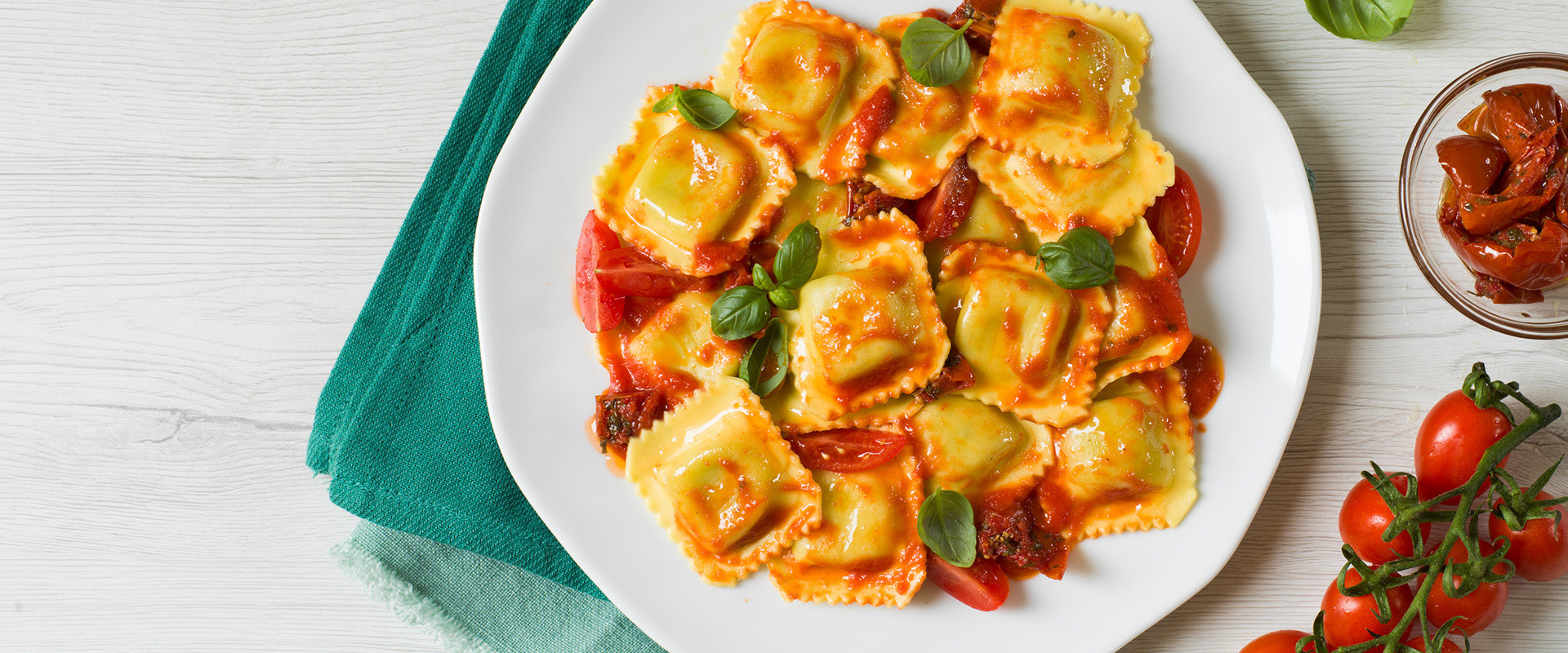 Ravioli 4 quesos con salsa 3 tomates